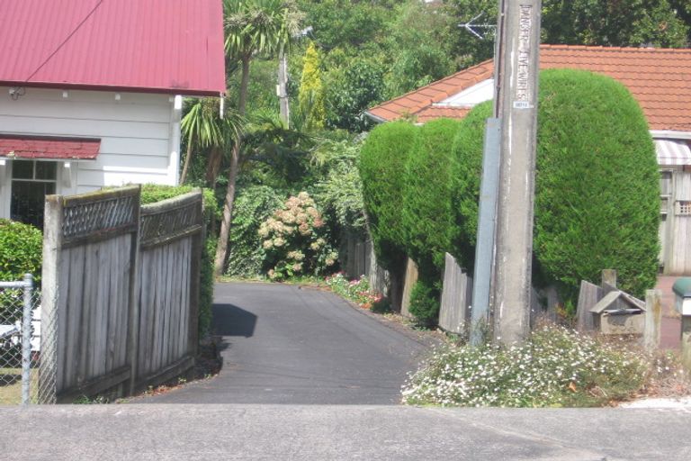 Photo of property in 2/66 Nile Road, Milford, Auckland, 0620
