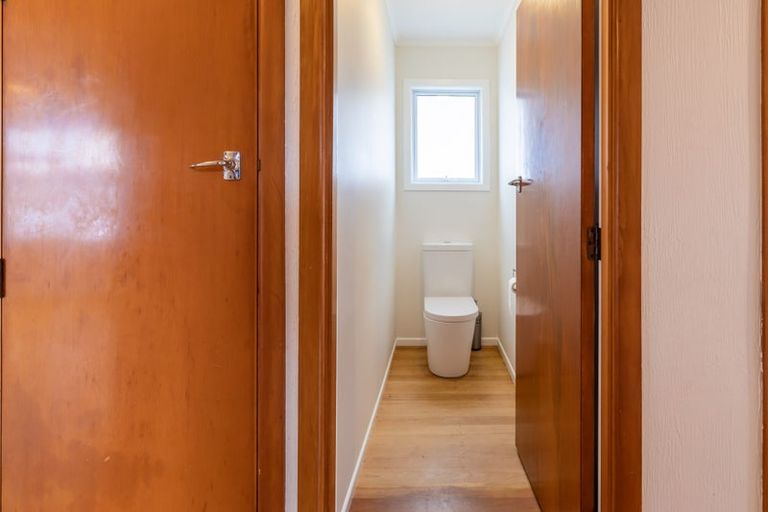 Photo of property in 73 Gloria Avenue, Te Atatu Peninsula, Auckland, 0610