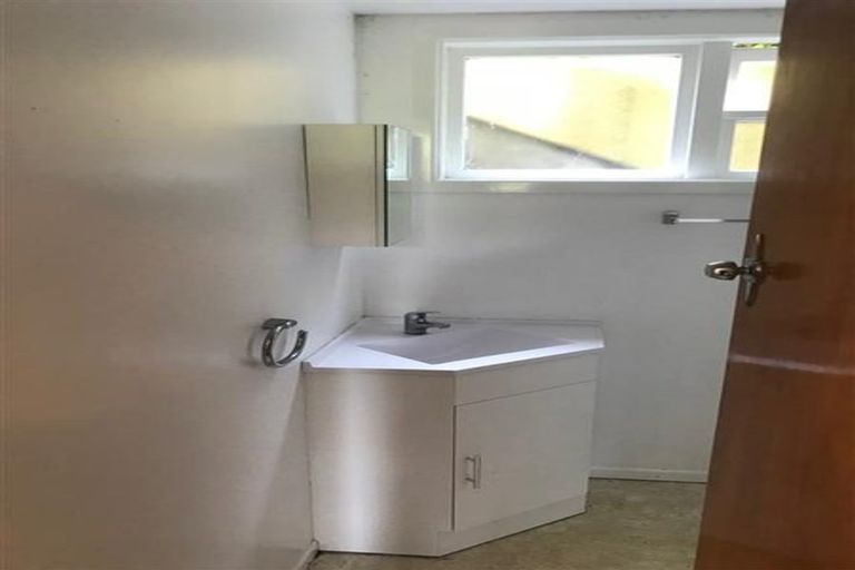 Photo of property in 58 Garden Road, Northland, Wellington, 6012