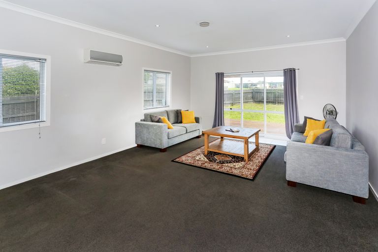 Photo of property in 71 Helvetia Road, Pukekohe, 2120