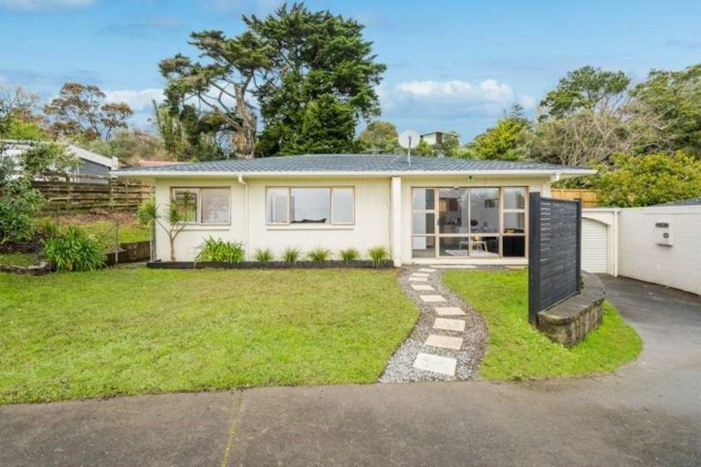 Photo of property in 1/14 Hollyhock Place, Browns Bay, Auckland, 0630