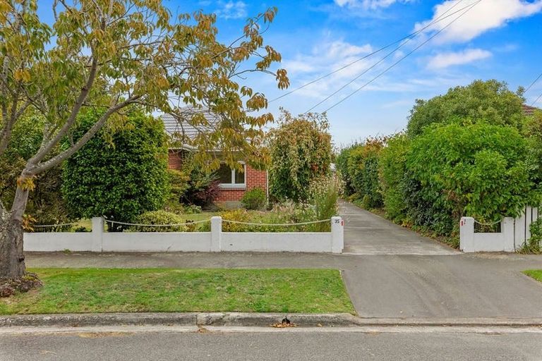 Photo of property in 35 Liverton Crescent, Bishopdale, Christchurch, 8053