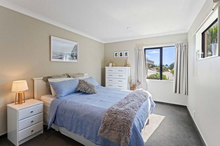 Photo of property in 5 Quadrant Heights, Paraparaumu, 5032