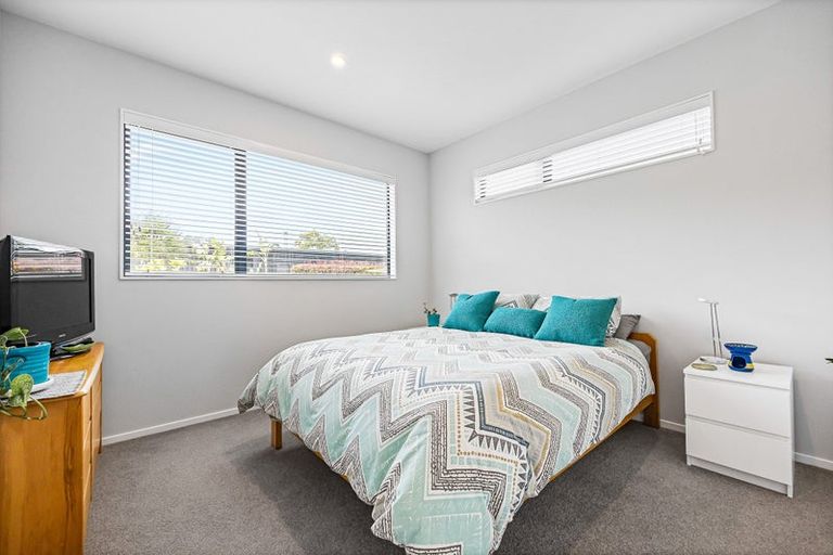 Photo of property in 18 Awanui Crescent, Matakana, 0985