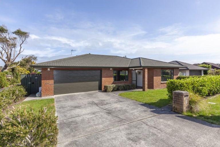 Photo of property in 5 Kotuku Drive, Paraparaumu Beach, Paraparaumu, 5032