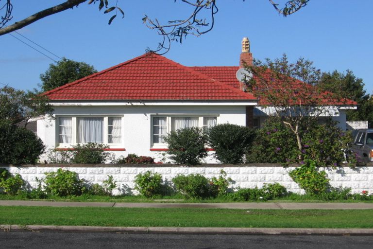 Photo of property in 13 Freyberg Avenue, Papatoetoe, Auckland, 2104