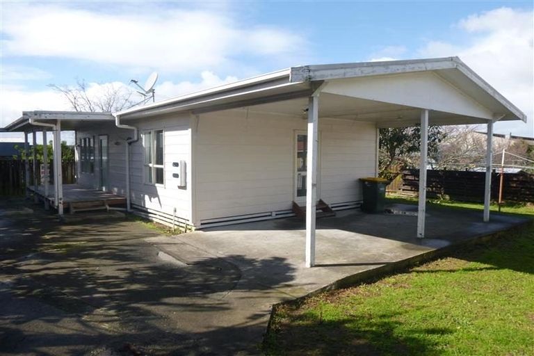 Photo of property in 2 Fields Road, Manurewa, Auckland, 2102