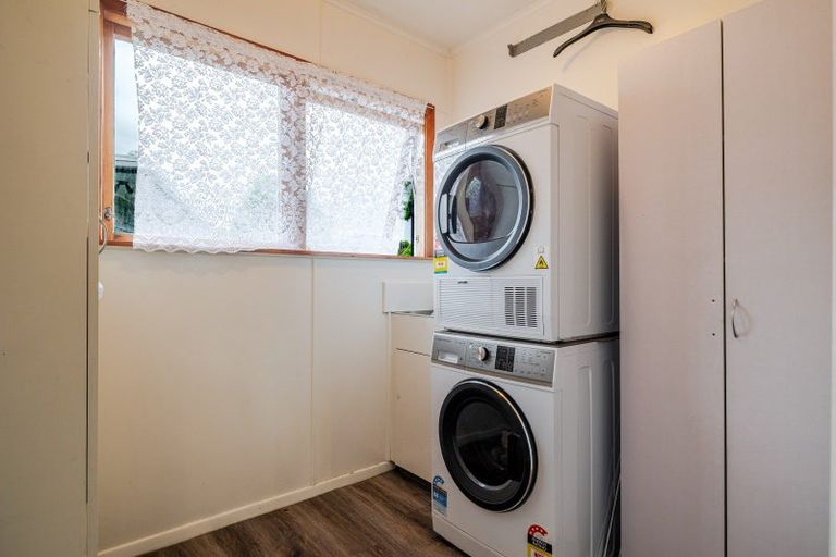 Photo of property in 86 Wikiriwhi Crescent, Awapuni, Palmerston North, 4412