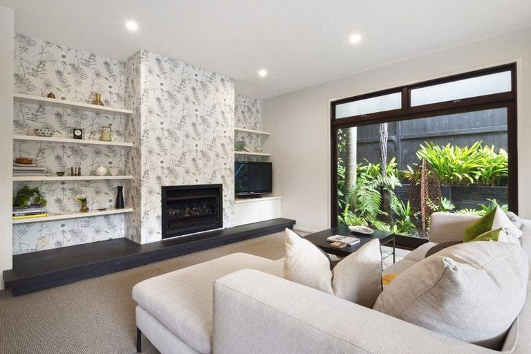 Photo of property in 23a Peter Terrace, Castor Bay, Auckland, 0620