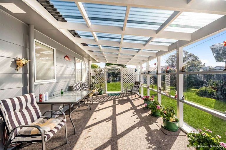 Photo of property in 22 Glamorgan Avenue, Tamatea, Napier, 4112