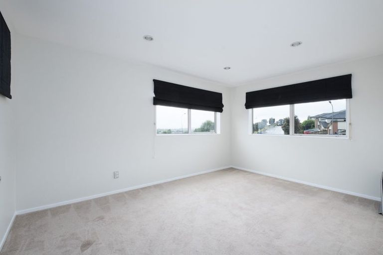 Photo of property in 140 Keri Vista Rise, Papakura, 2110