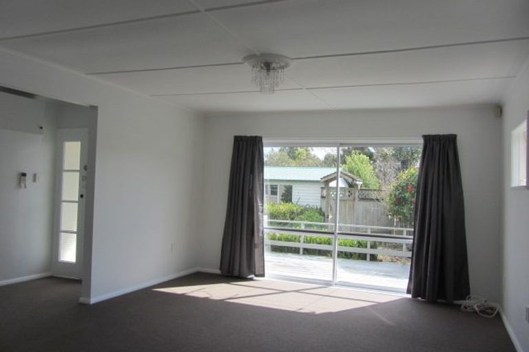 Photo of property in 18 Saulbrey Grove, Woburn, Lower Hutt, 5010