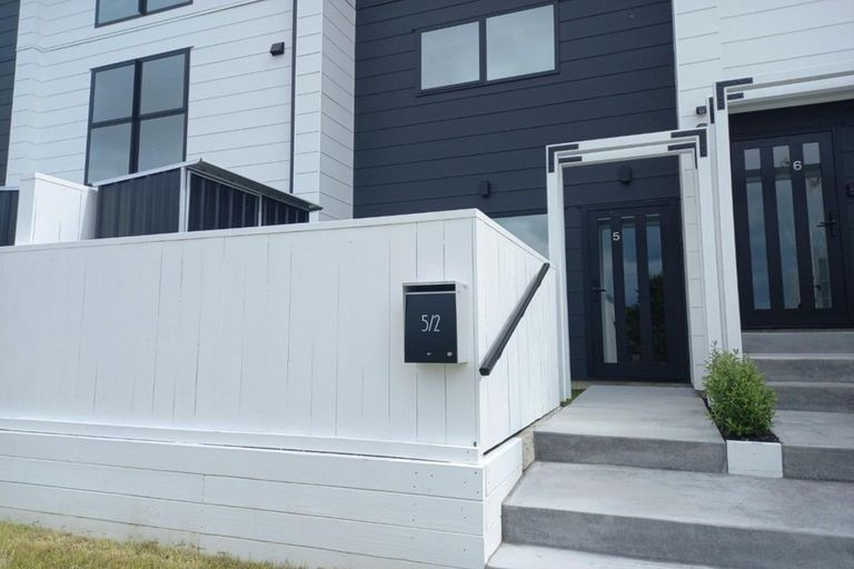 Photo of property in 5/2 Jadewynn Drive, Massey, Auckland, 0614