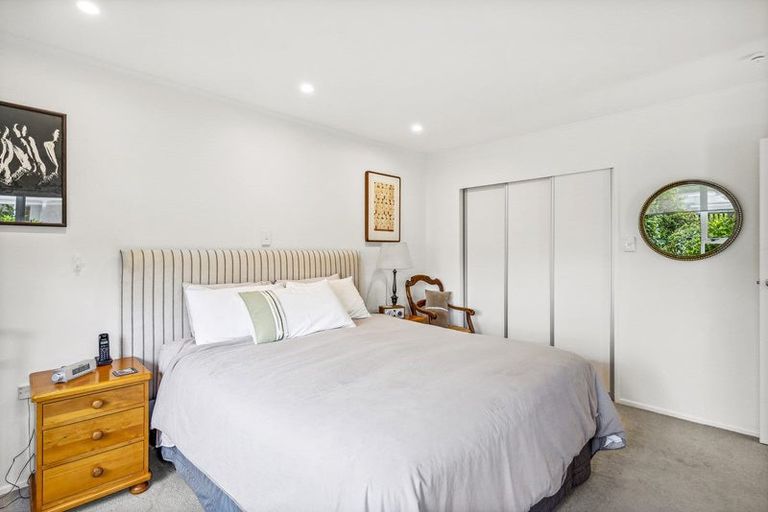 Photo of property in 2 Rewarewa Crescent, Waikanae, 5036