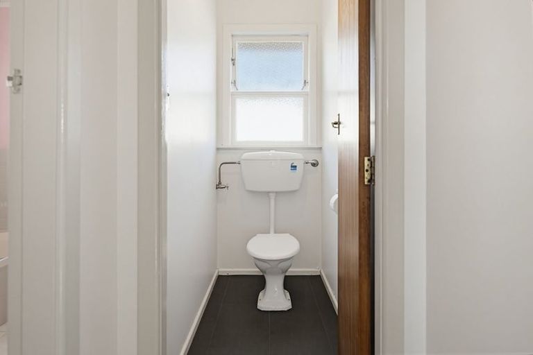 Photo of property in 31 Link Road, Newlands, Wellington, 6037