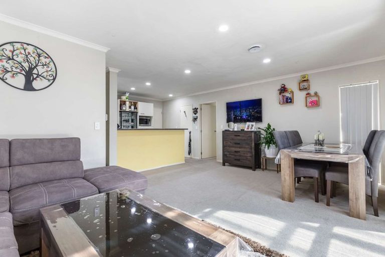 Photo of property in 17 Ashmere Lane, Weymouth, Auckland, 2103