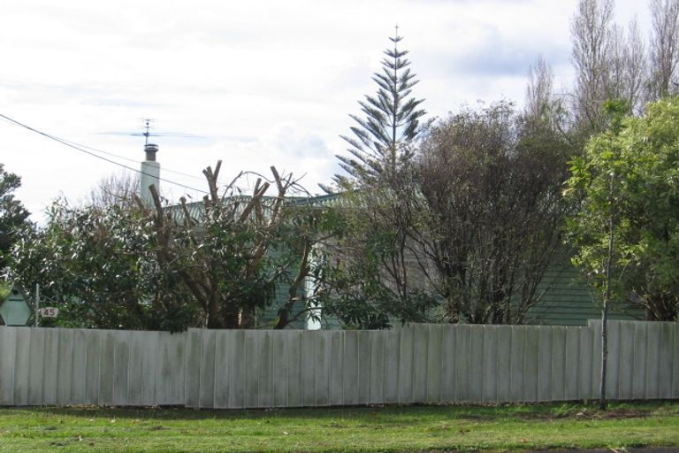 Photo of property in 45 Taipari Road, Te Atatu Peninsula, Auckland, 0610