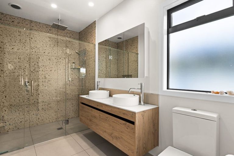 Photo of property in 2 Willowbrook Place, Clive, 4102