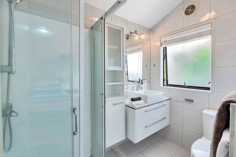 Photo of property in 34 Oaktree Avenue, Browns Bay, Auckland, 0630