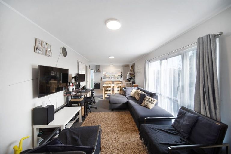 Photo of property in 2/22 Bingara Place, Favona, Auckland, 2024