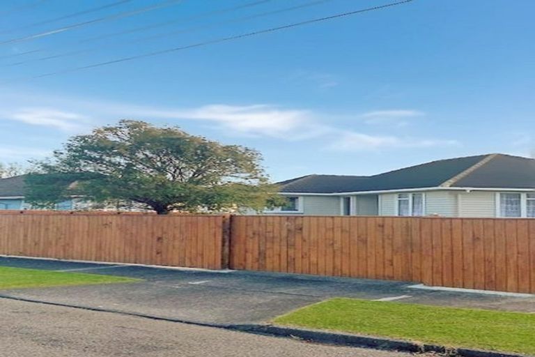 Photo of property in 23 Holland Crescent, Bulls, 4818