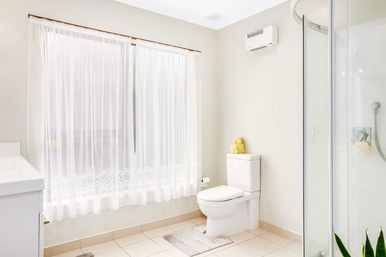 Photo of property in 8 Observatory Close, Whitby, Porirua, 5024