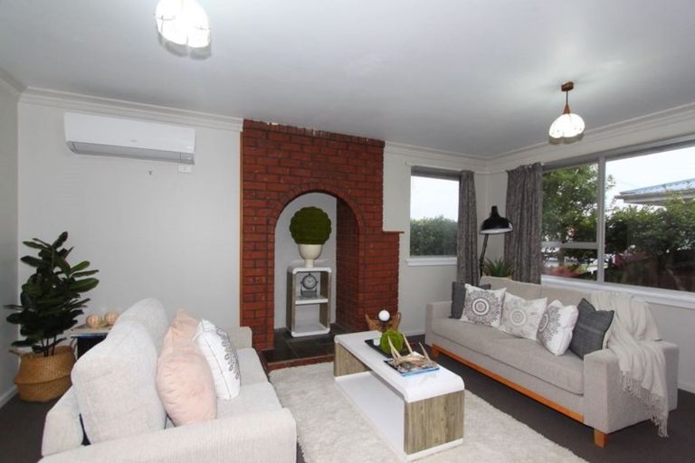 Photo of property in 21 Inwoods Road, Parklands, Christchurch, 8083