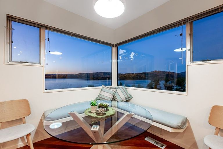 Photo of property in 28 Molyneux Close, Whitby, Porirua, 5024