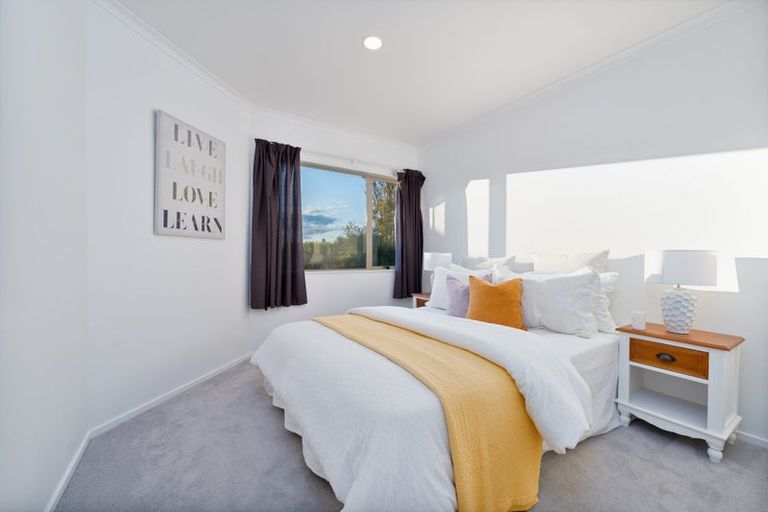 Photo of property in 36 Fleetwood Drive, Henderson, Auckland, 0612