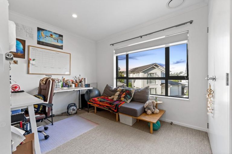Photo of property in 22 William Wallbank Crescent, Swanson, Auckland, 0614