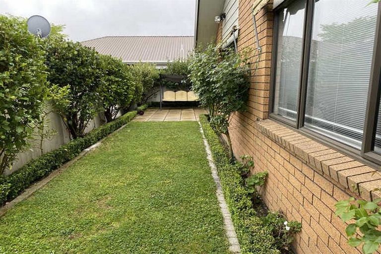 Photo of property in 1 Brockhall Lane, Avonhead, Christchurch, 8042