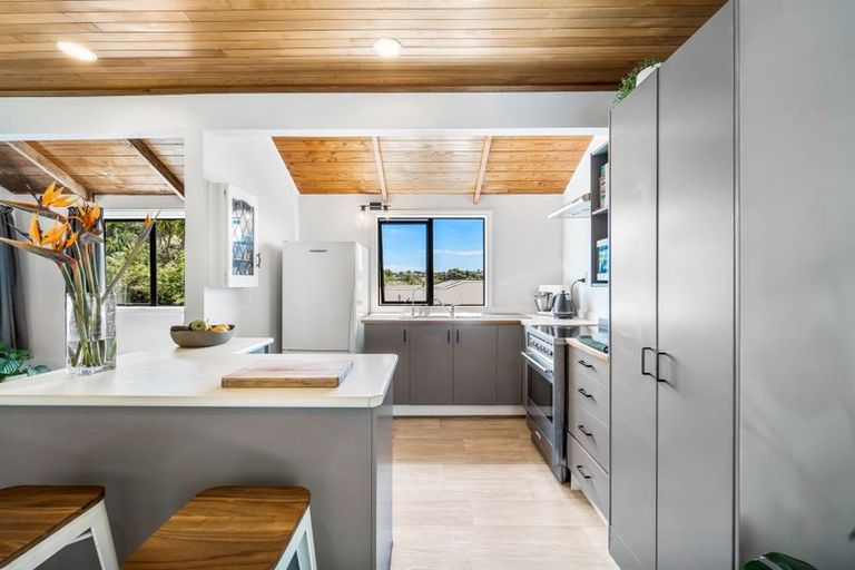 Photo of property in 19 Matai Road, Stanmore Bay, Whangaparaoa, 0932