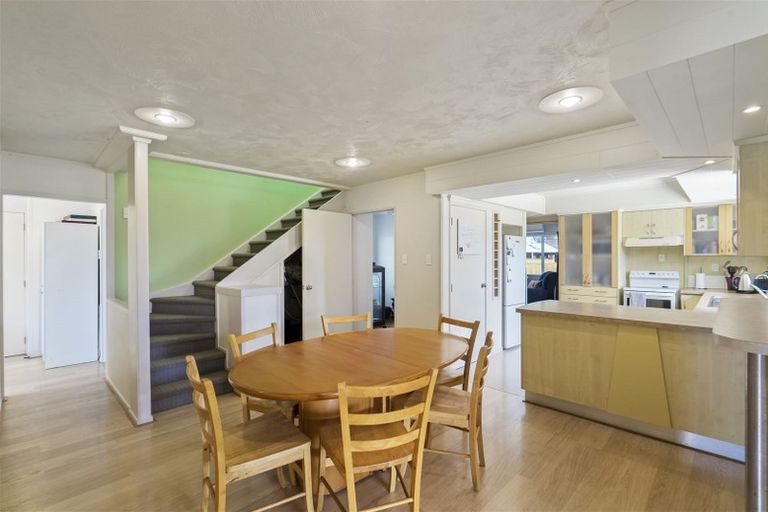 Photo of property in 8 Darcy Place, Massey, Auckland, 0614