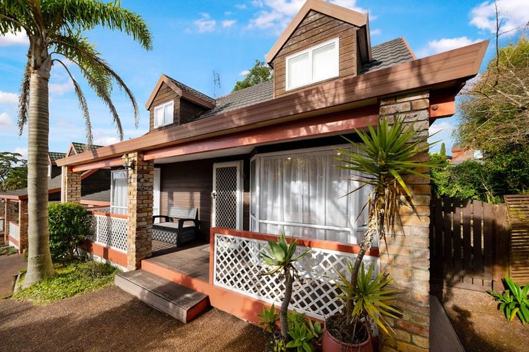 Photo of property in 2/62 Granville Drive, Massey, Auckland, 0614