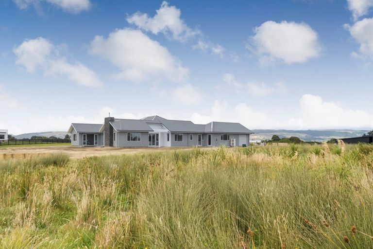 Photo of property in 8 Paterson Lane, Kelvin Grove, Palmerston North, 4470