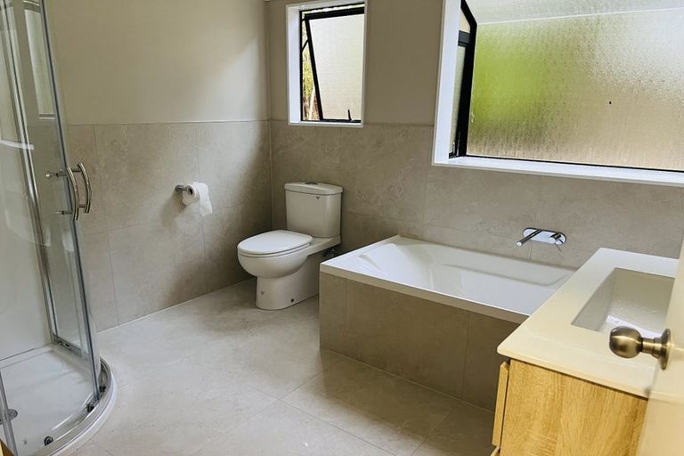 Photo of property in 18 Konini Road, Titirangi, Auckland, 0604