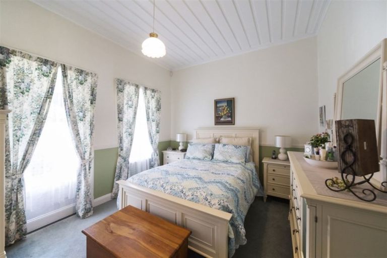 Photo of property in 1 Hunter Street, Hawera, 4610