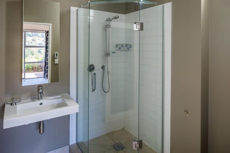 Photo of property in 51 Tiketike Way, Brooklyn, Wellington, 6021