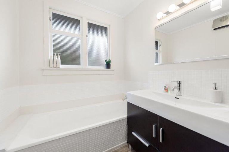 Photo of property in 105 Robertson Street, Gore, 9710