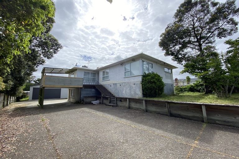 Photo of property in 38 Royal View Road, Te Atatu South, Auckland, 0610