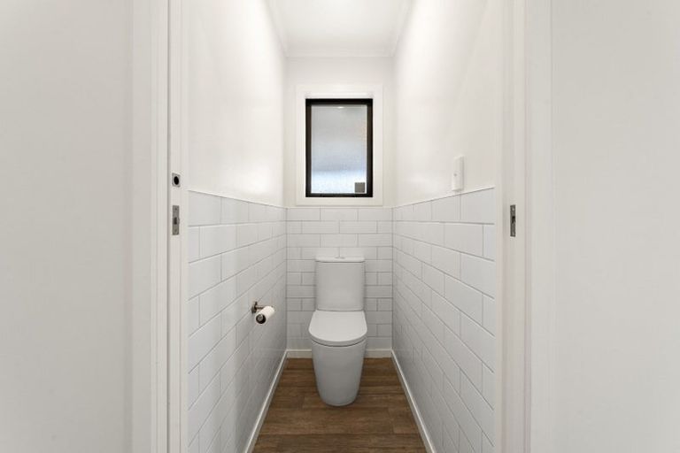 Photo of property in 16 Rewarewa Road, Te Atatu Peninsula, Auckland, 0610