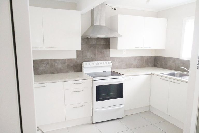 Photo of property in 20b Roberts Road, Te Atatu South, Auckland, 0610