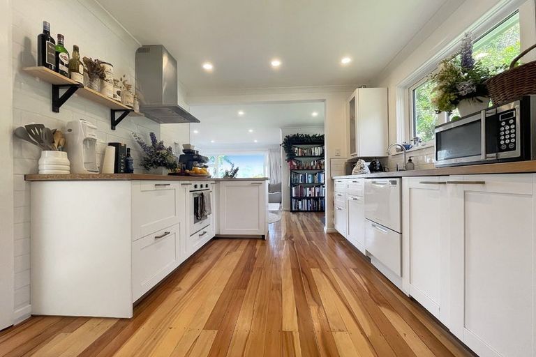 Photo of property in 28 Montgomery Avenue, Karori, Wellington, 6012