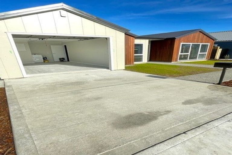 Photo of property in 5 Koru Loop, Paraparaumu, 5032