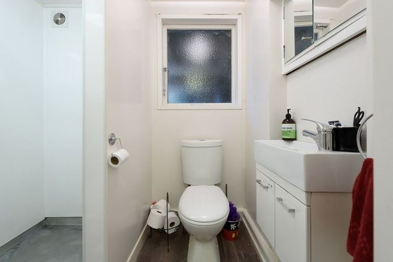 Photo of property in 6 Epsom Way, Karori, Wellington, 6012