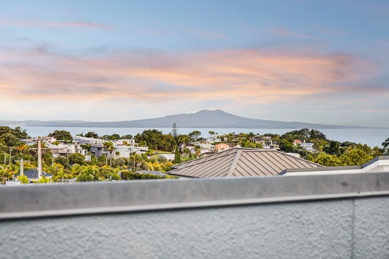 Photo of property in 20 Peter Terrace, Castor Bay, Auckland, 0620