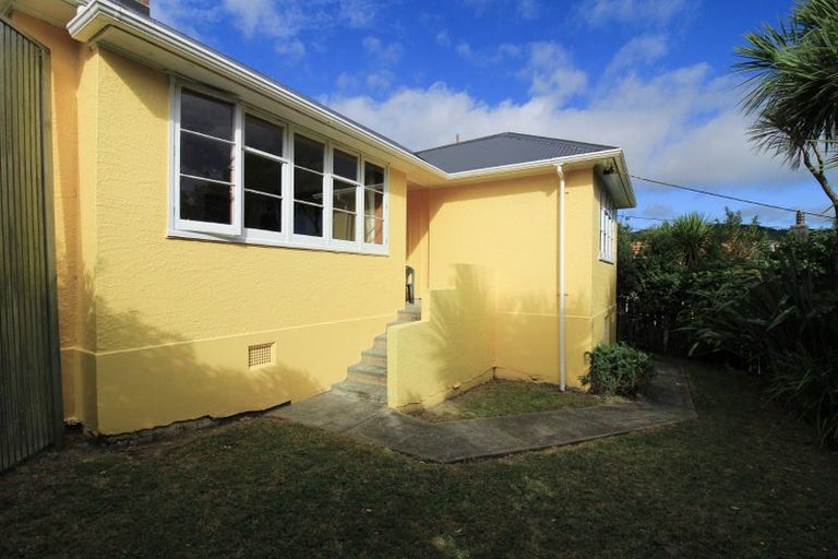 Photo of property in 7 Kaihuia Terrace, Northland, Wellington, 6012