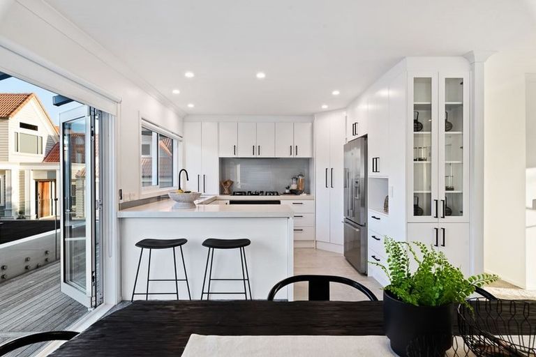 Photo of property in 131 Churchill Road, Rothesay Bay, Auckland, 0630