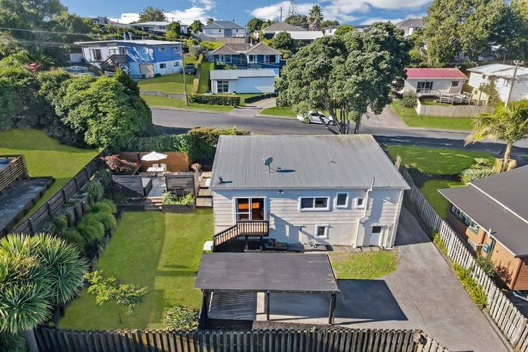 Photo of property in 15 Donovan Avenue, Massey, Auckland, 0614