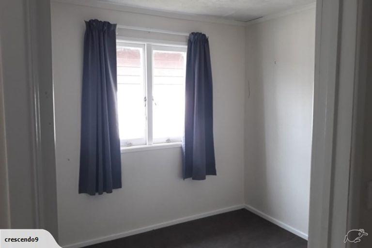 Photo of property in 5 Denver Avenue, Sunnyvale, Auckland, 0612
